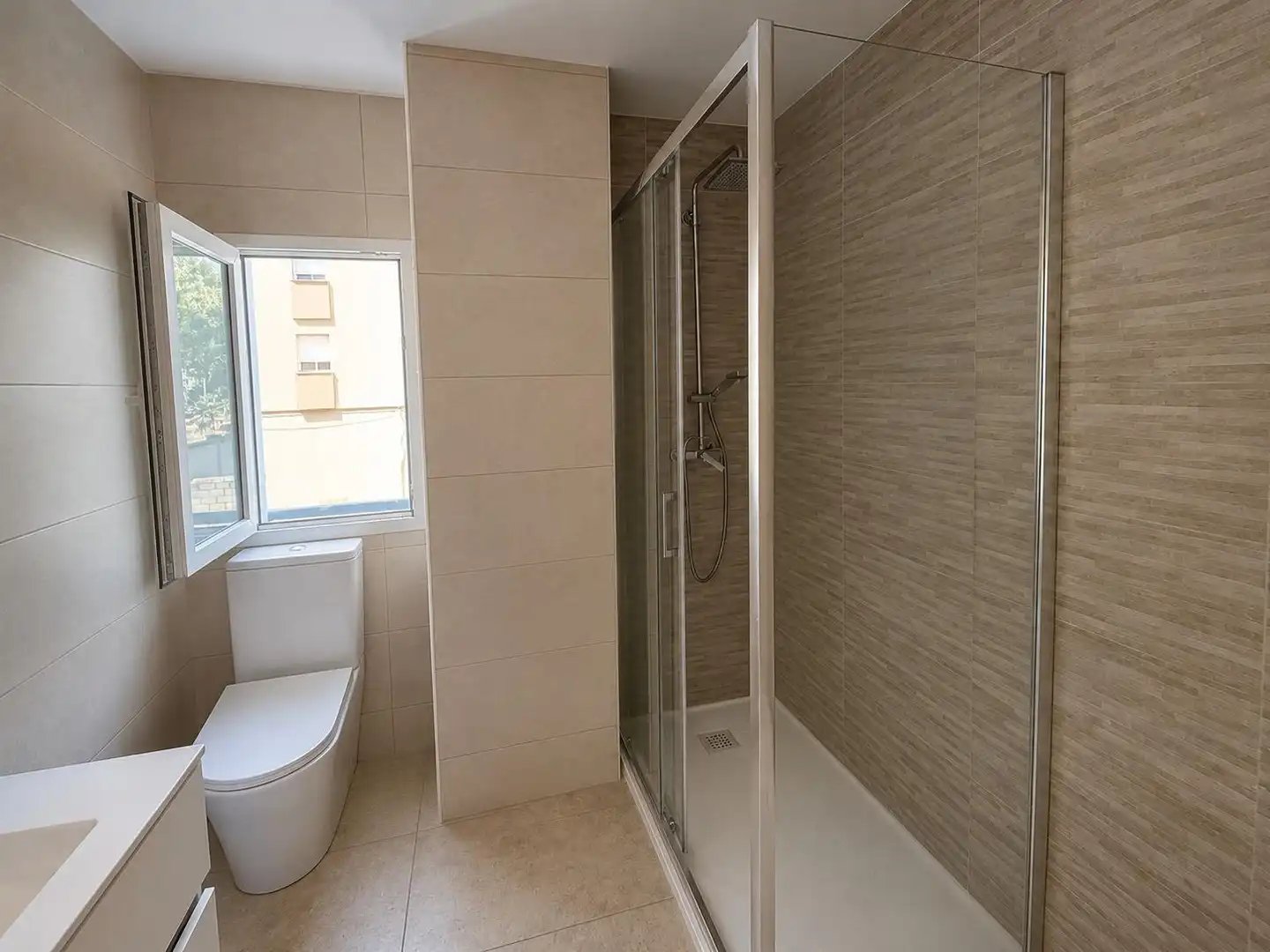 Baño de Piso en venta en La Línea de la Concepción con Trastero