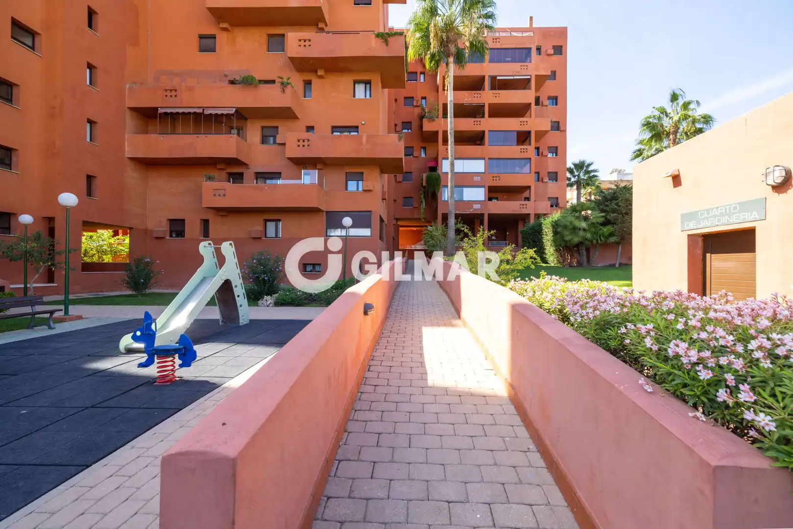 Vista exterior de Apartamento en venta en Estepona con Calefacción, Trastero y Piscina