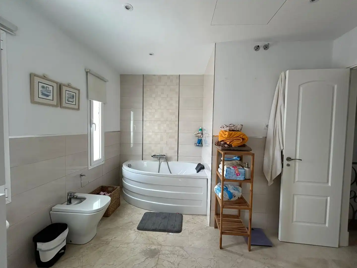 Badezimmer von Einfamilien-Reihenhaus zum Verkauf in Casares mit Schwimmbad