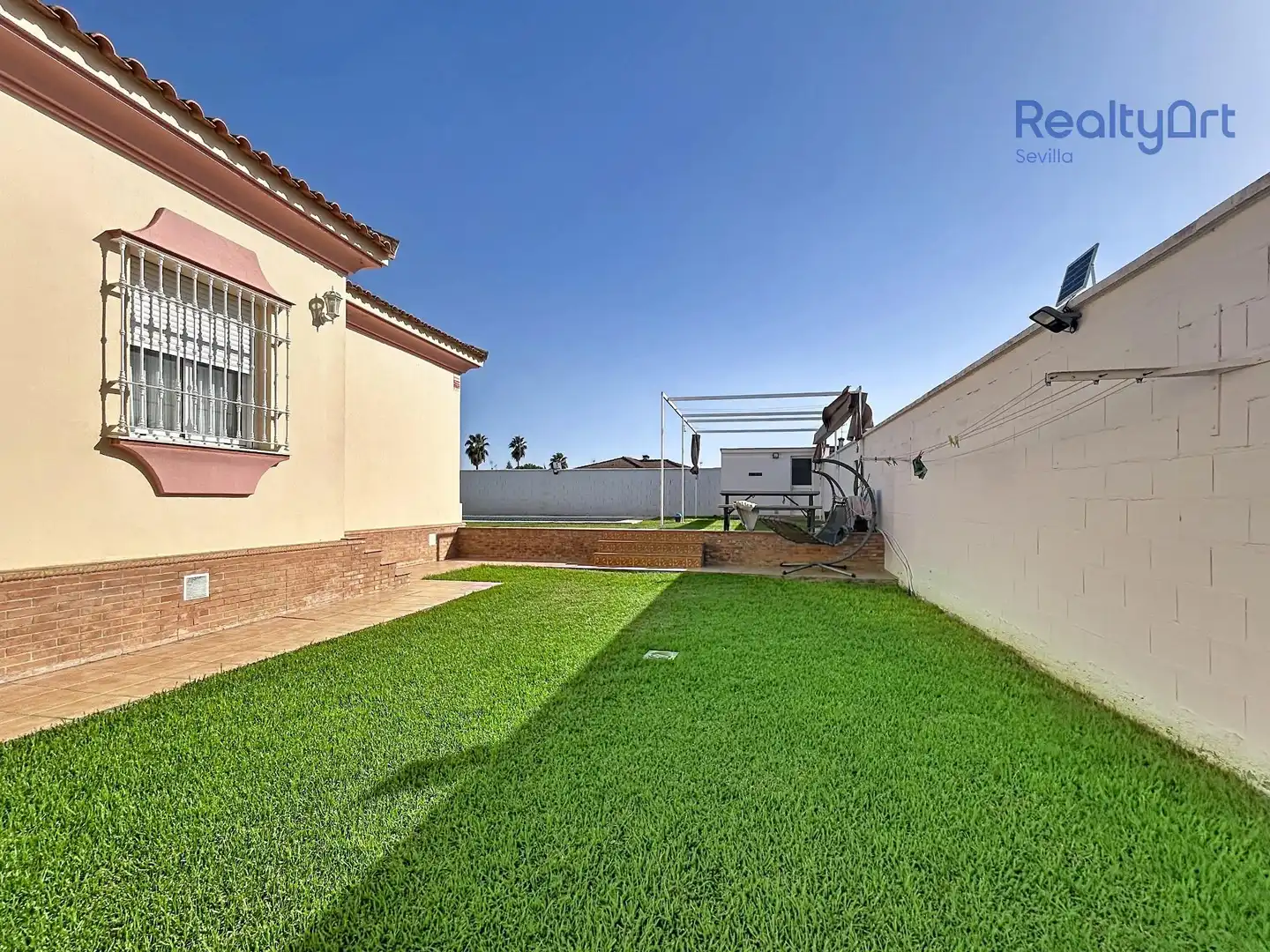 Garden of Houses for sale in Tomares  with Air Conditioner, Heating and Private garden