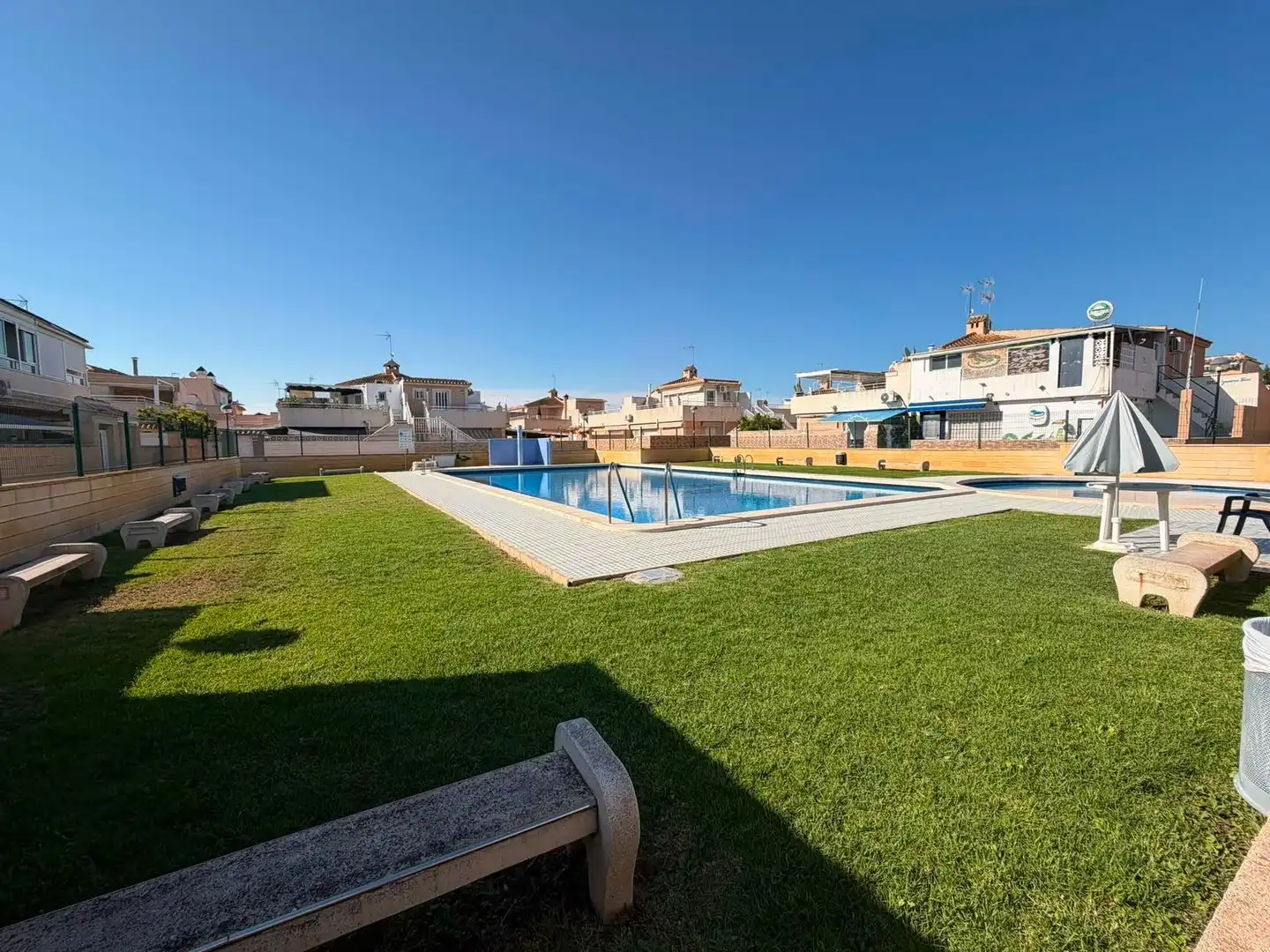 Piscina de Dúplex en venda en Torrevieja amb Aire condicionat, Terrassa i Traster