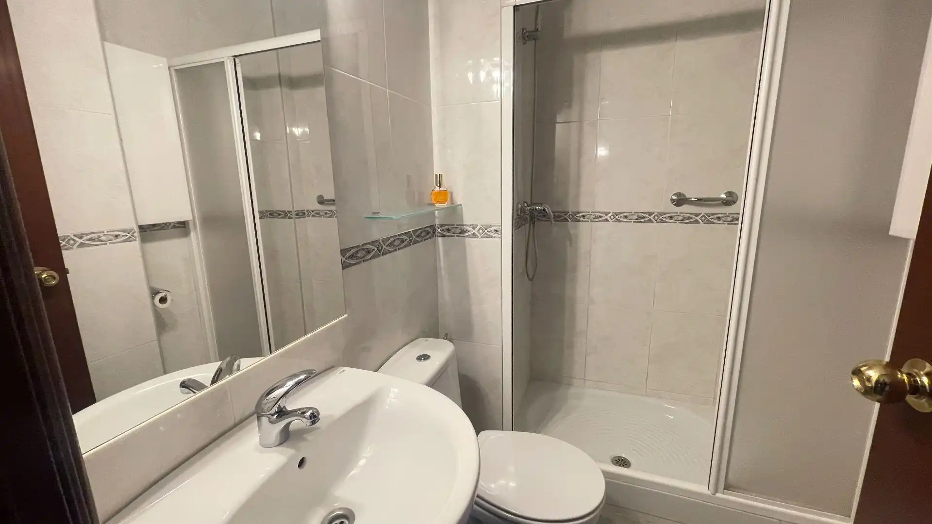 Bany de Pis en venda en Terrassa amb Aire condicionat, Calefacció i Terrassa