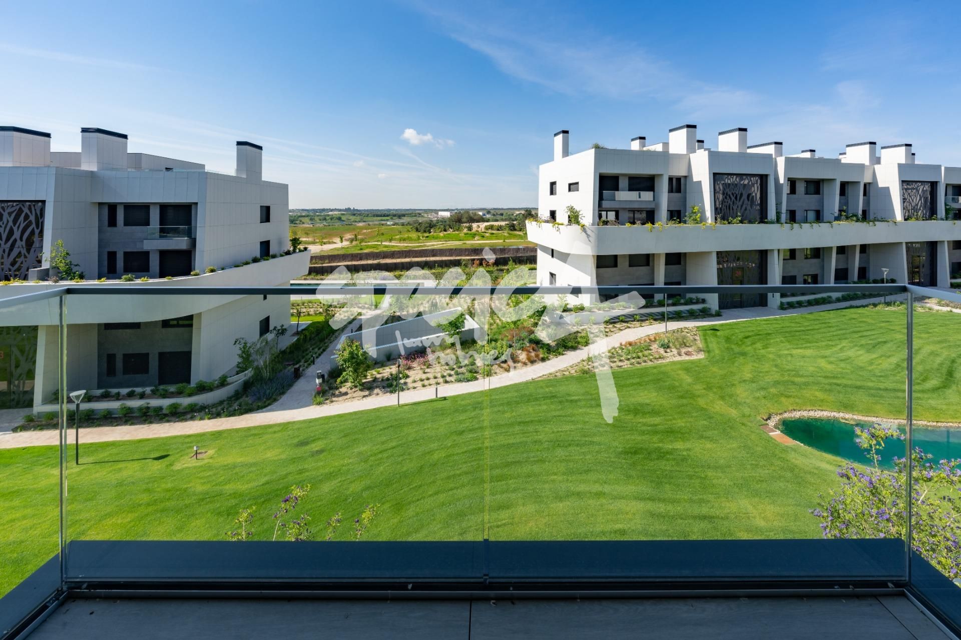 Vista exterior de Àtic en venda en Pozuelo de Alarcón amb Aire condicionat, Calefacció i Jardí privat