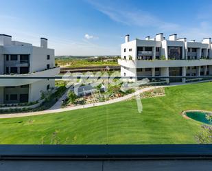 Vista exterior de Àtic en venda en Pozuelo de Alarcón amb Aire condicionat, Calefacció i Jardí privat