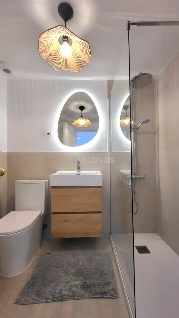 Badezimmer von Einfamilien-Reihenhaus zum Verkauf in Mijas mit Klimaanlage, Heizung und Terrasse
