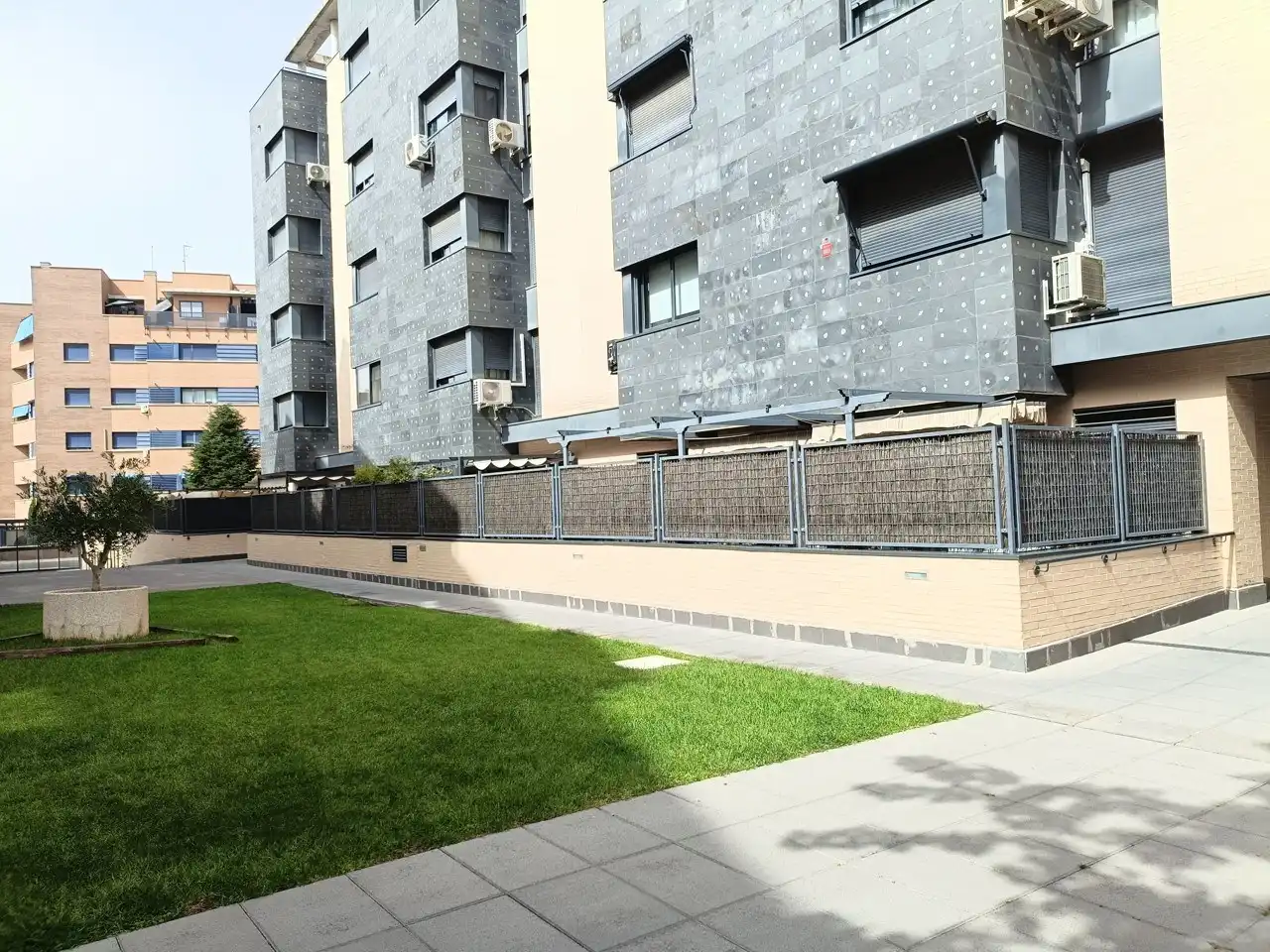 Außenansicht von Wohnung zur Miete in Valdemoro mit Klimaanlage, Heizung und Möbliert