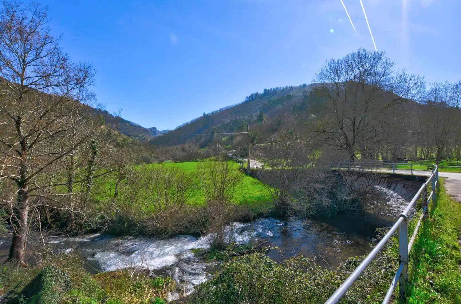 Vista exterior de Casa o xalet en venda en Tineo amb Traster i Piscina