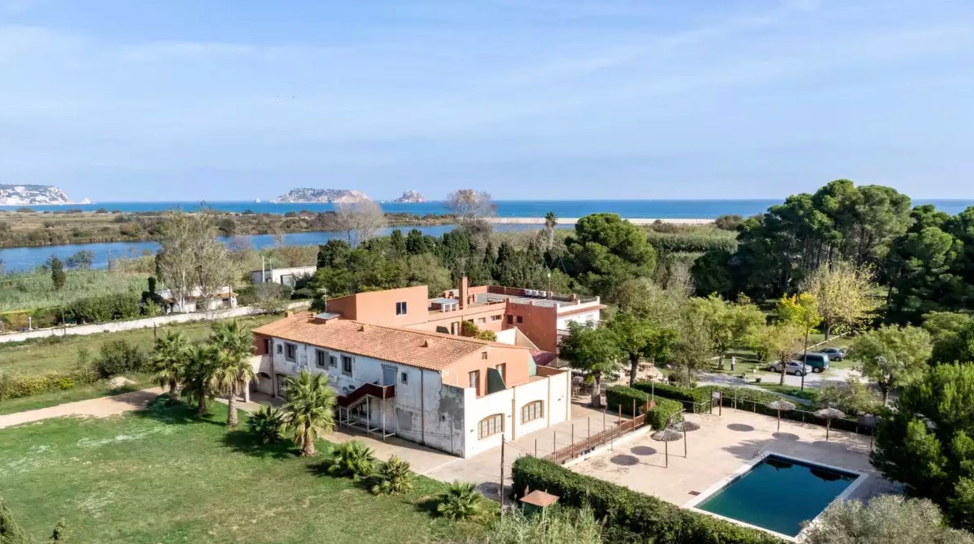 Jardín de Local en venta en L'Estartit con Calefacción, Terraza y Amueblado