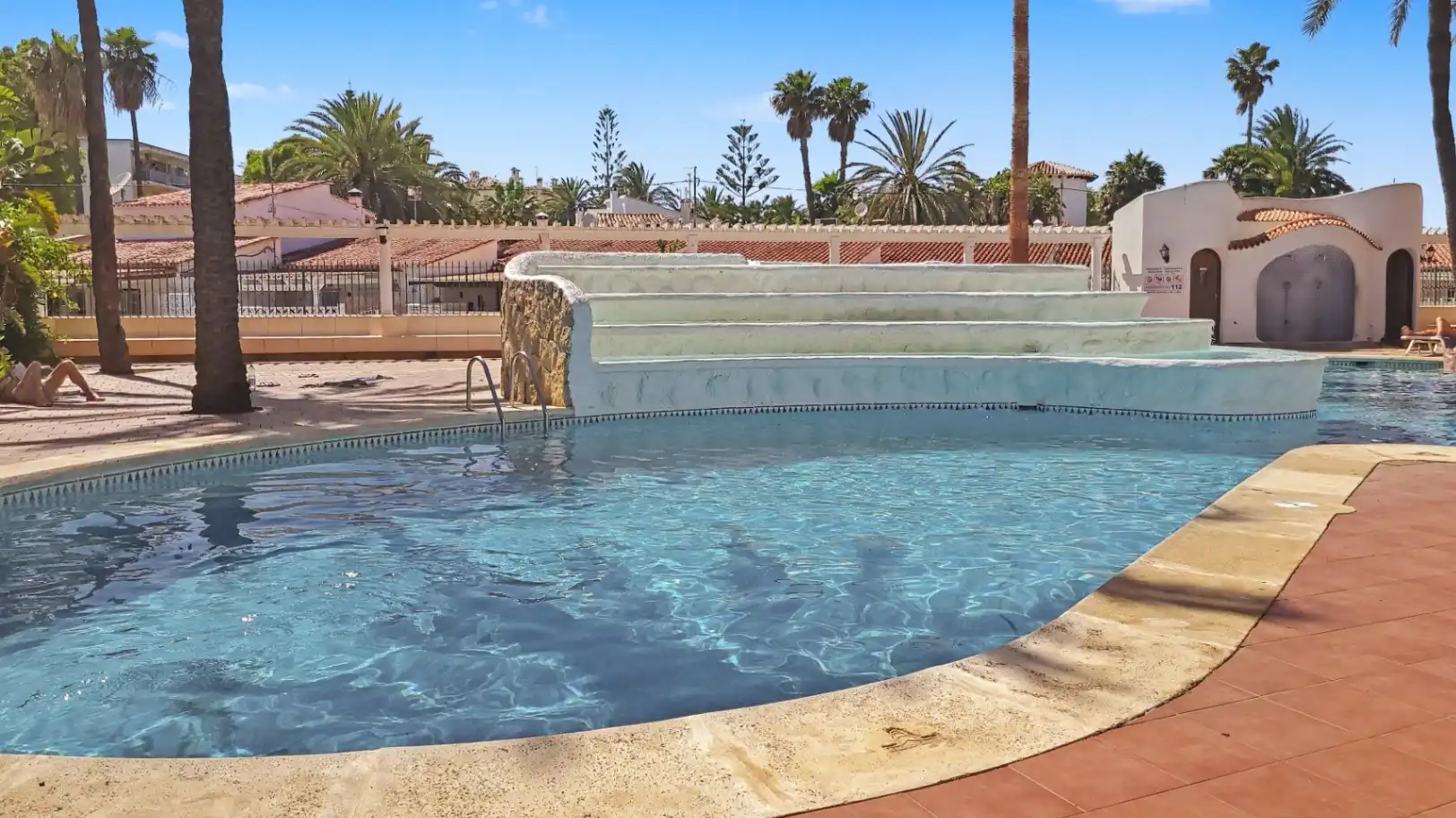 Piscina de Estudi en venda en Dénia amb Aire condicionat, Jardí privat i Terrassa