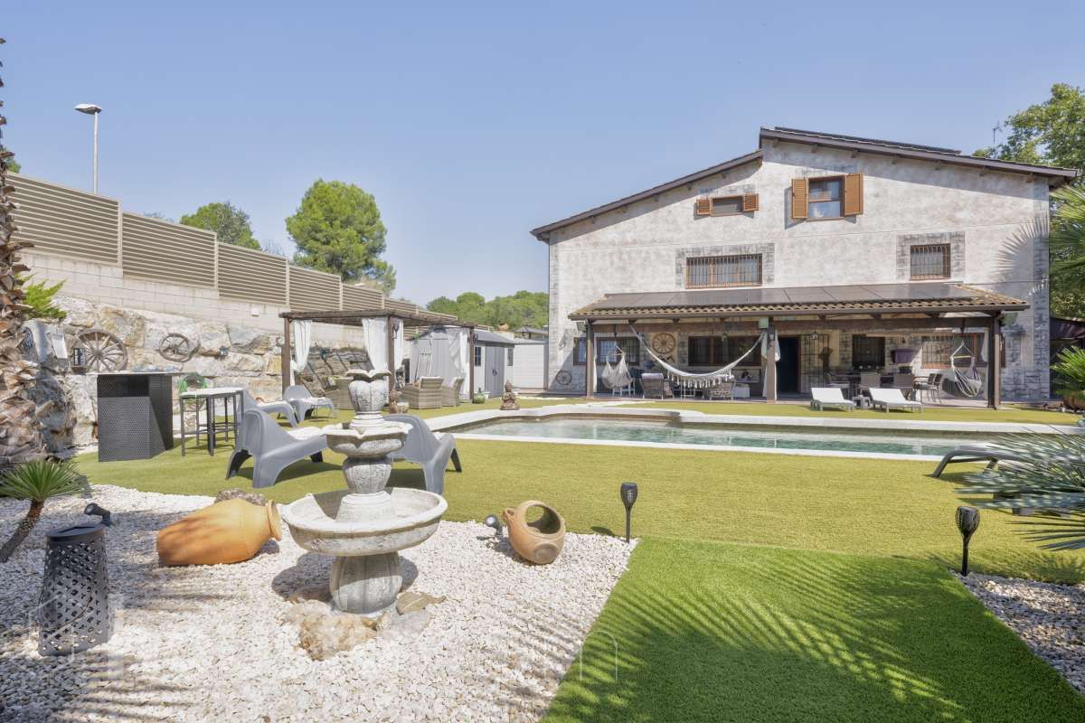 Jardí de Casa o xalet en venda en Rubí amb Aire condicionat, Calefacció i Jardí privat