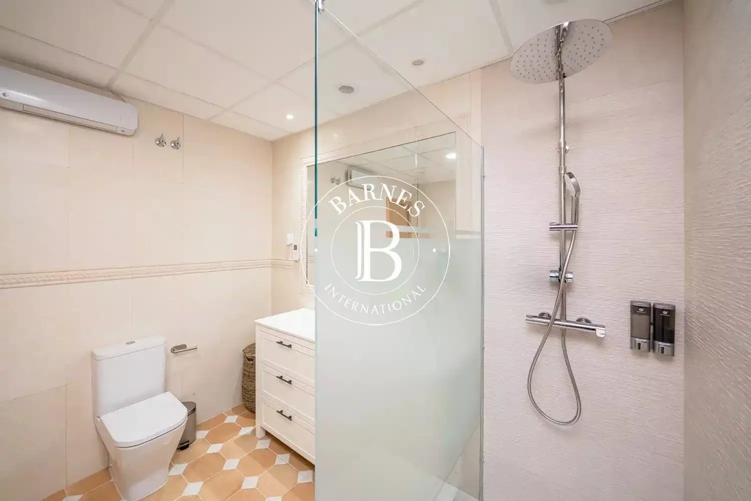 Bathroom of Apartments for sale in Madrid  with Air Conditioner, Heating and Terrace