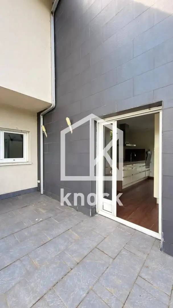 Vista exterior de Casa o xalet en venda en Oviedo  amb Calefacció, Parquet i Terrassa