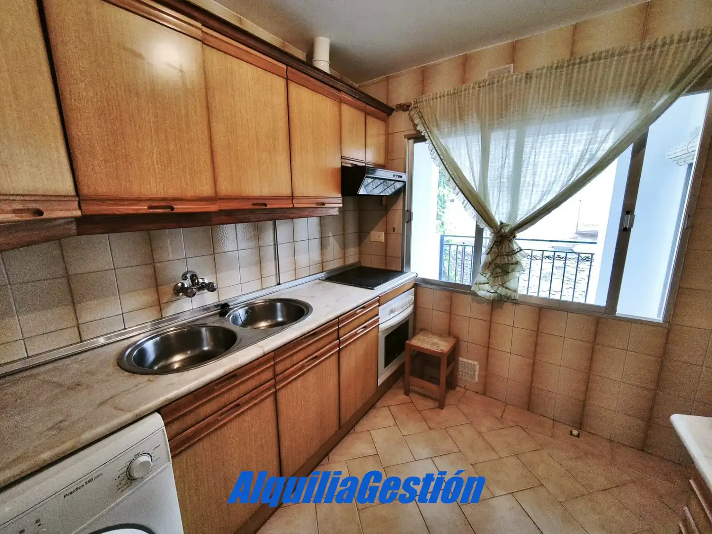 Cocina de Casa adosada en venta en Tamajón con Calefacción, Terraza y Balcón