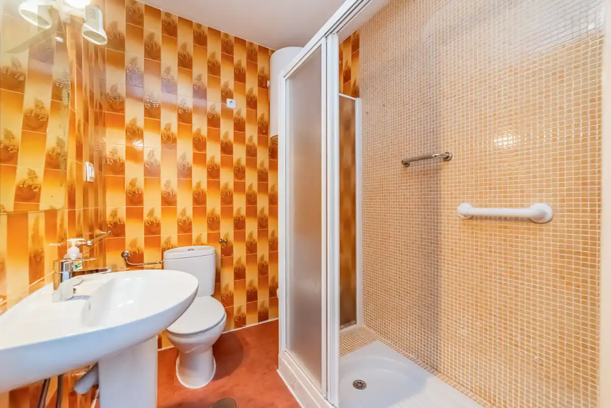 Bathroom of Houses for sale in Valdemoro  with Air Conditioner, Heating and Storage room