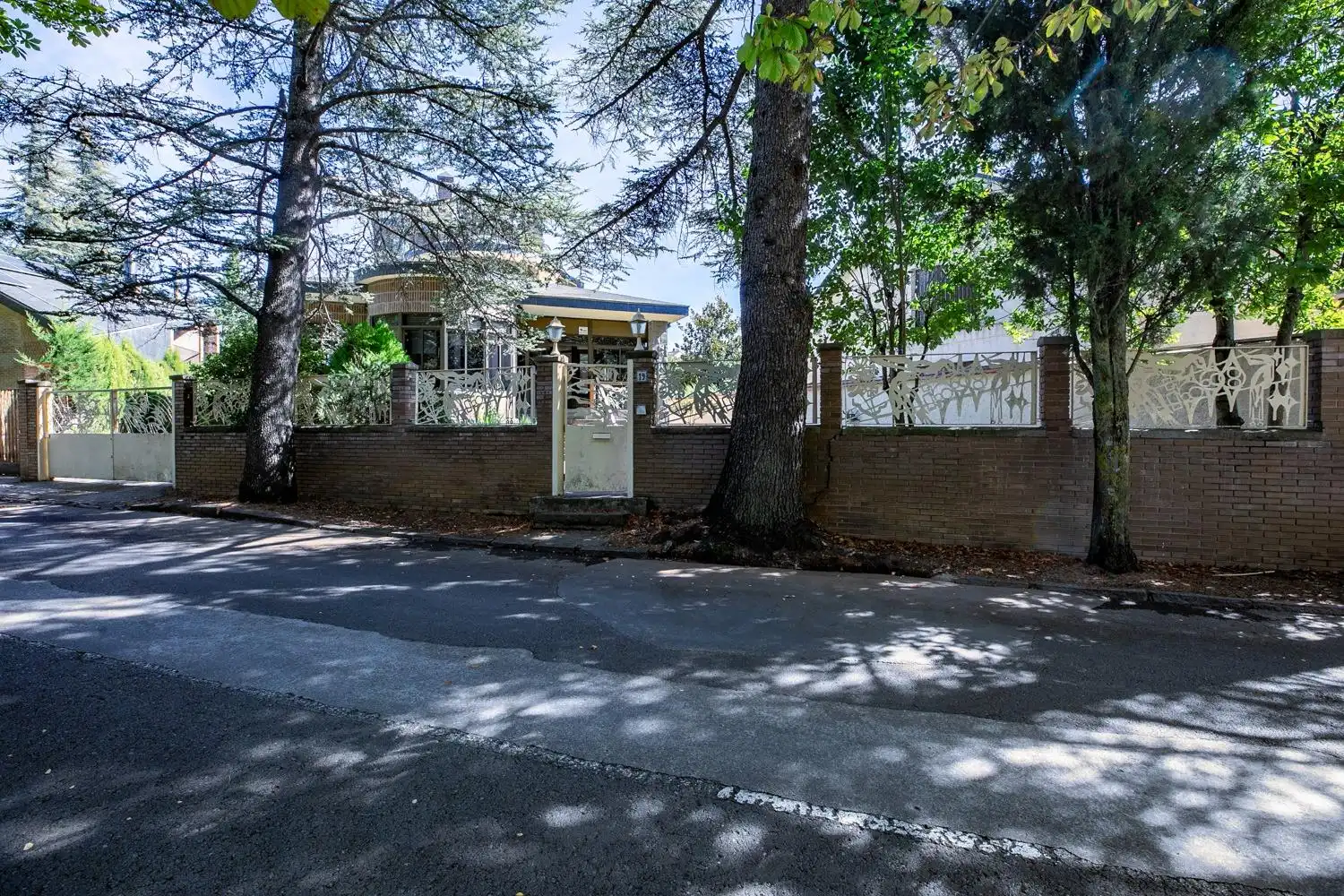 Vista exterior de Casa o xalet en venda en Jaca amb Calefacció, Jardí privat i Terrassa