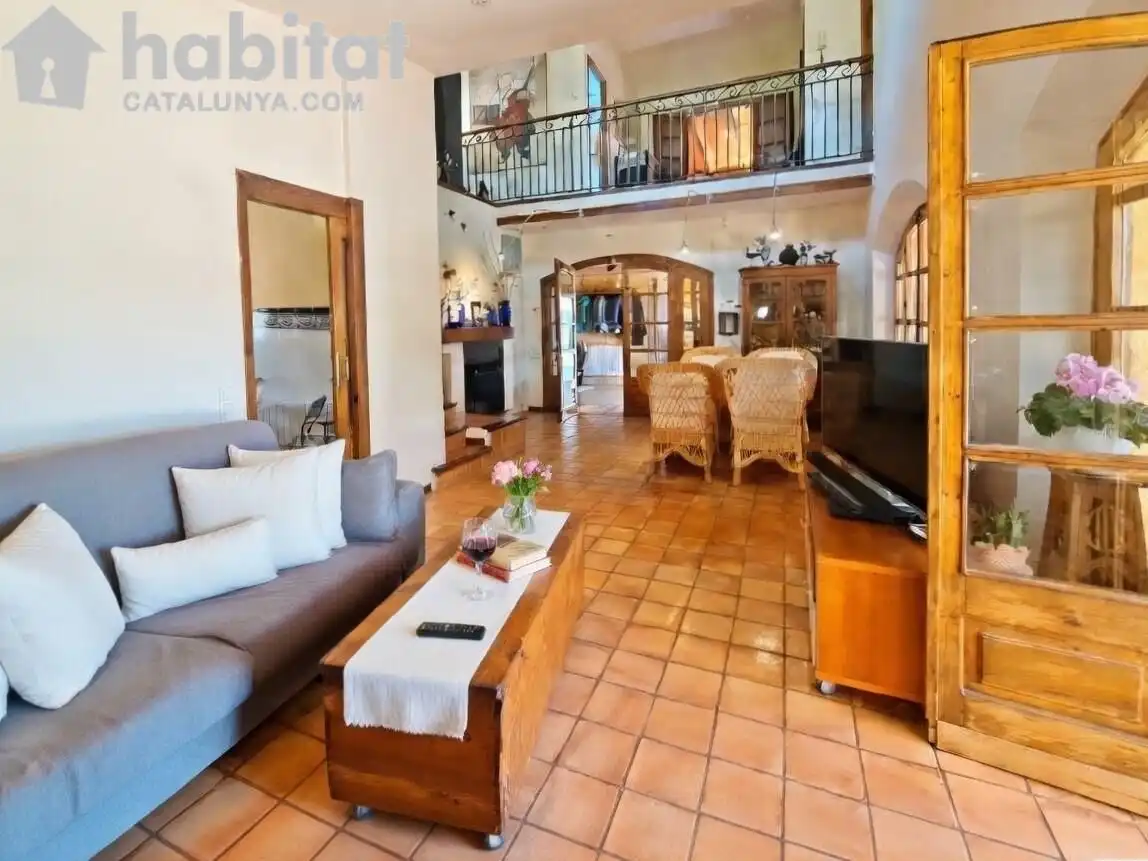 Sala de estar de Casa o chalet en venta en Sant Esteve Sesrovires con Aire acondicionado, Calefacción y Jardín privado