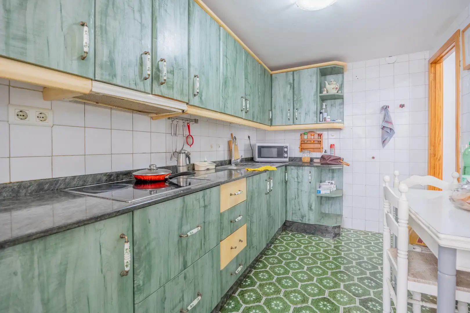 Cuina de Pis en venda en Las Palmas de Gran Canaria amb Moblat i Balcó