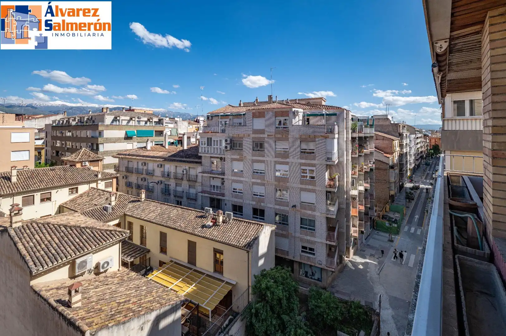 Vista exterior de Piso en venta en Granada con Terraza y Balcón