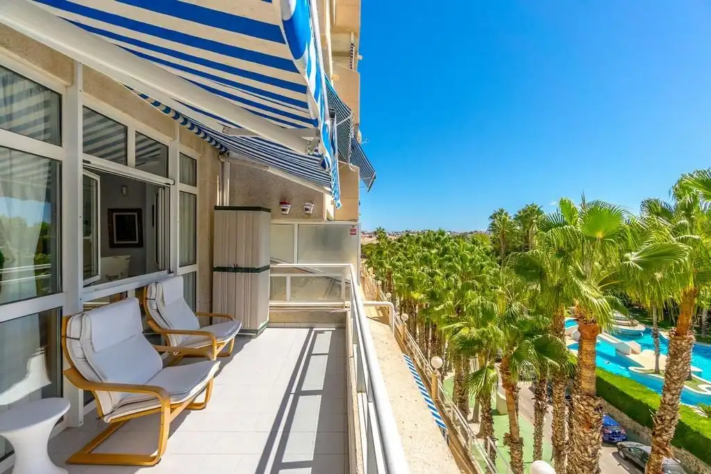 Apartament amb piscina en venda a Orihuela Costa