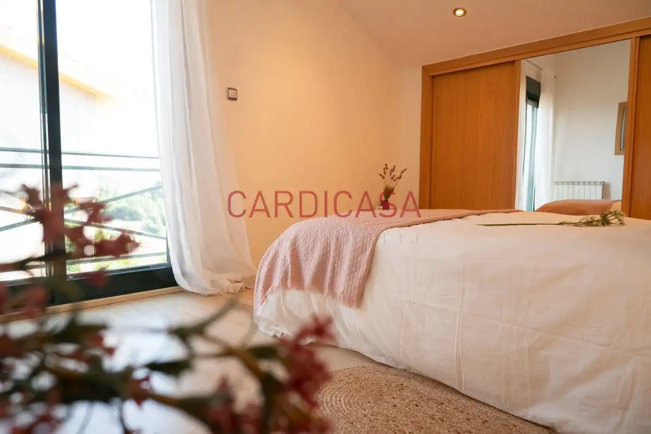 Dormitori de Casa o xalet en venda en Mos amb Calefacció, Jardí privat i Terrassa