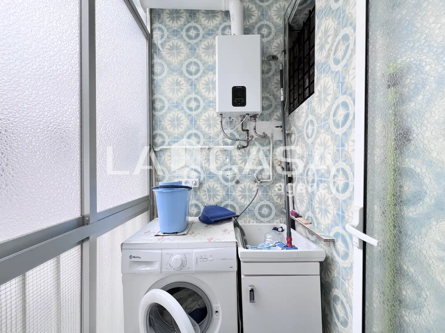 Badezimmer von Wohnung zum Verkauf in Badalona mit Balkon