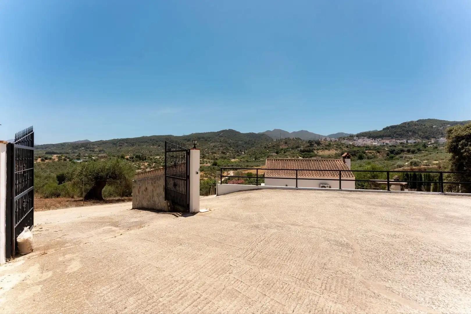 Country homes for sale in Monda  with Air Conditioner, Storage room and Swimming Pool