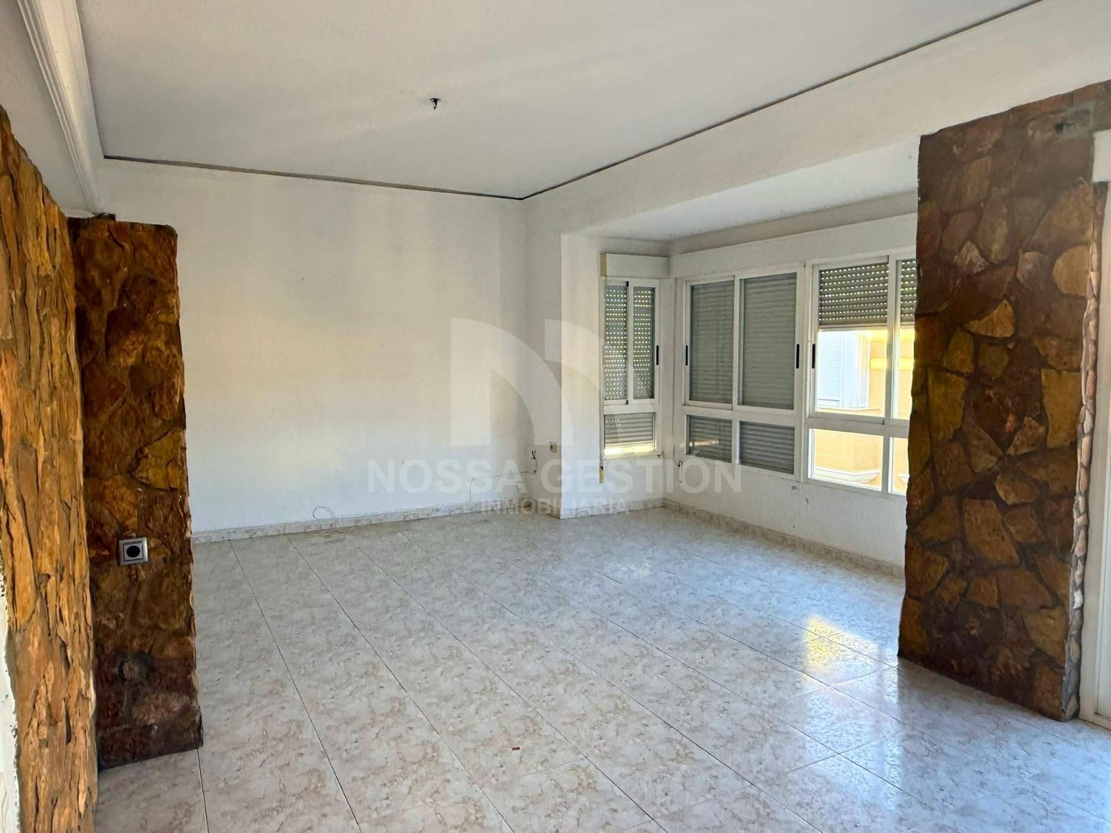 Vista exterior de Piso en venta en Castellón de la Plana / Castelló de la Plana con Balcón