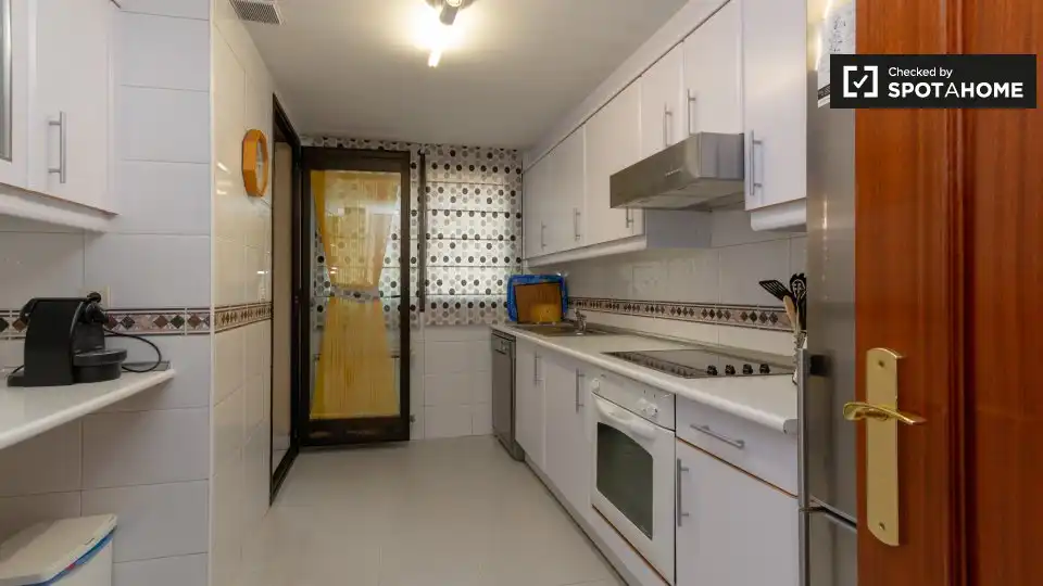 Room in Valdebernardo - Valderribas