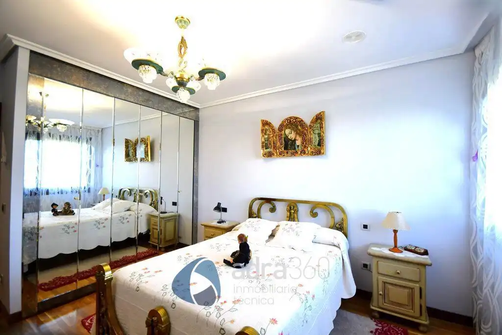 Habitación de Casa adosada en venta en Lardero con Calefacción, Terraza y Trastero