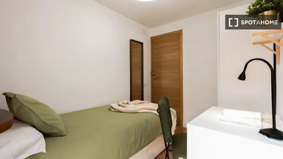 Dormitori de Pis per a compartir en Sabadell amb Aire condicionat, Terrassa i Moblat