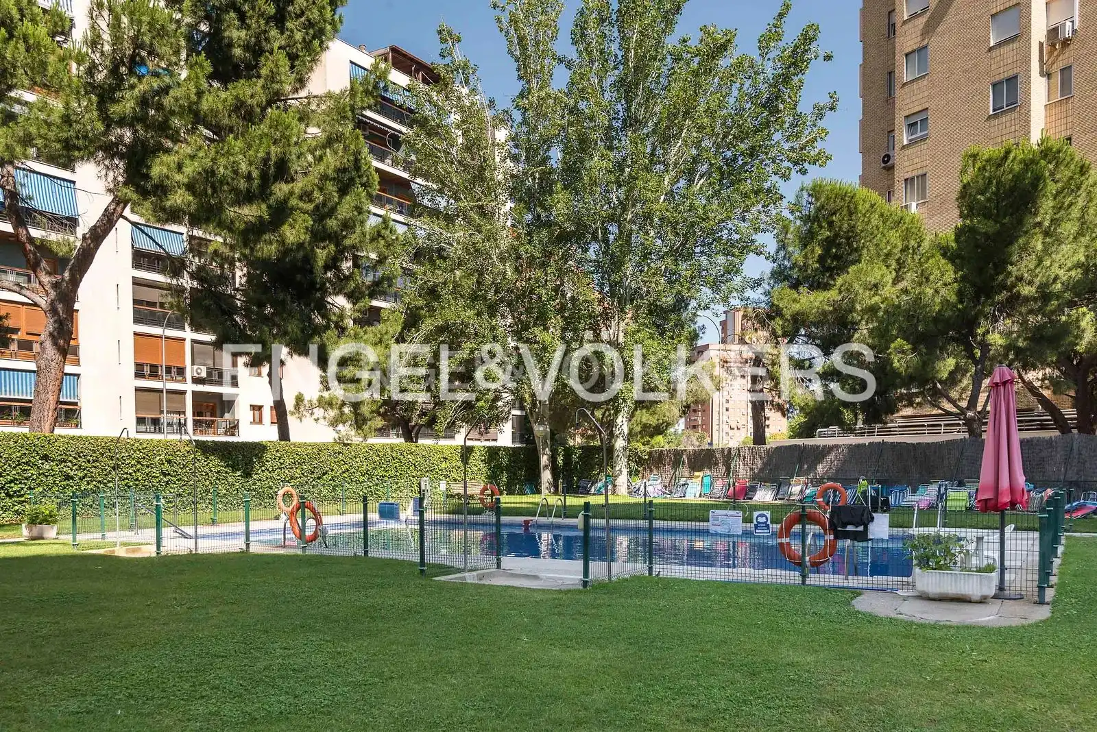 Piscina de Pis en venda en Madrid amb Aire condicionat, Calefacció i Parquet