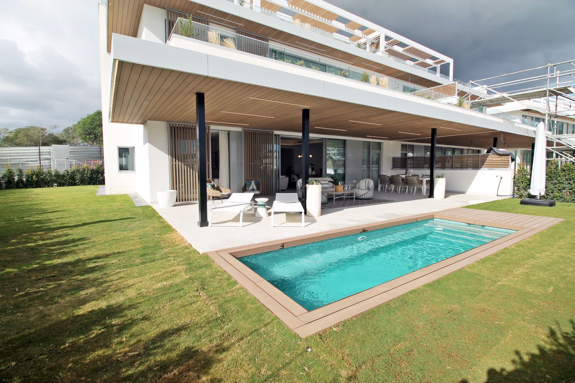 Swimming pool of Flat for sale in Marbella  with Air Conditioner, Heating and Private garden