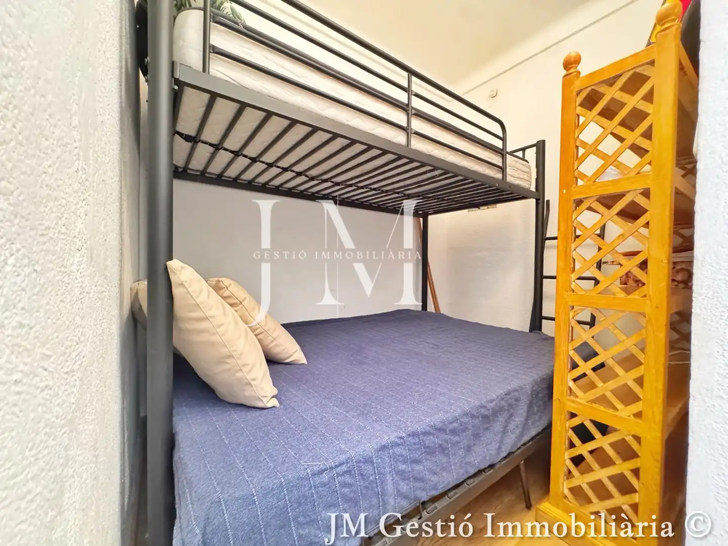 Schlafzimmer von Wohnungen zum Verkauf in Empuriabrava mit Klimaanlage, Parkett und Möbliert