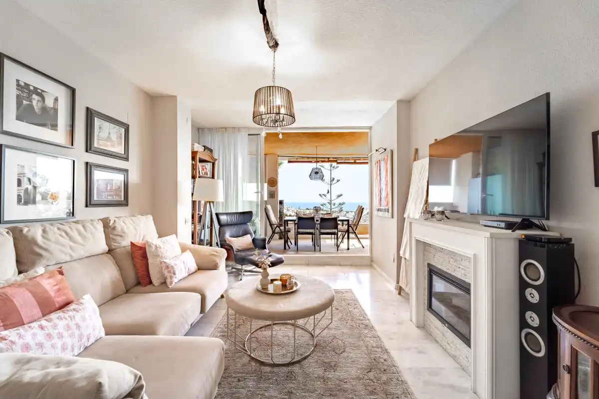 Sala de estar de Planta baja en venta en Marbella con Aire acondicionado, Calefacción y Jardín privado