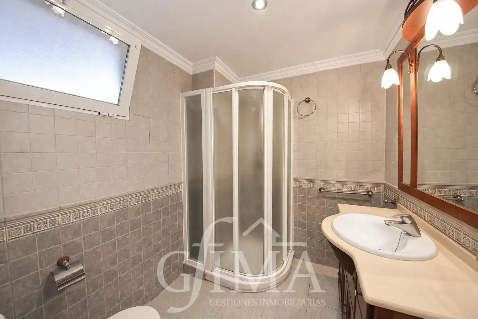 Baño de Piso en venta en Tomelloso con Calefacción