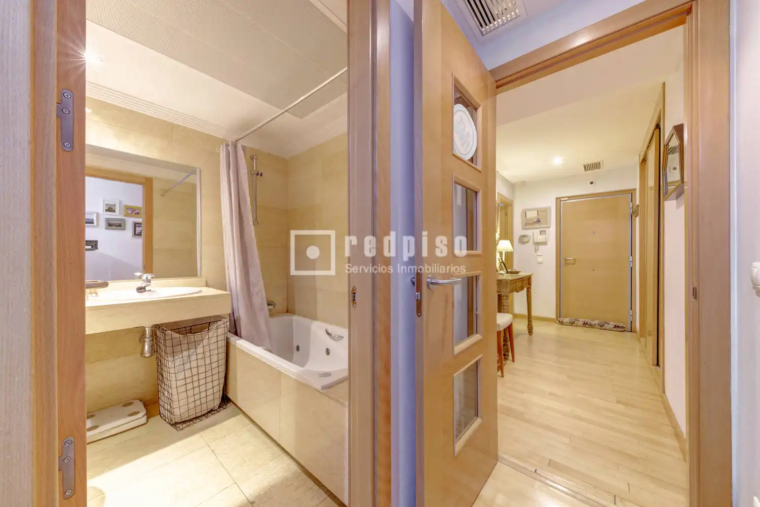 Baño de Piso en venta en Boadilla del Monte con Aire acondicionado, Calefacción y Jardín privado