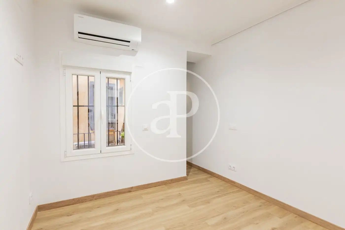 Habitación de Piso en venta en Madrid con Calefacción y Balcón