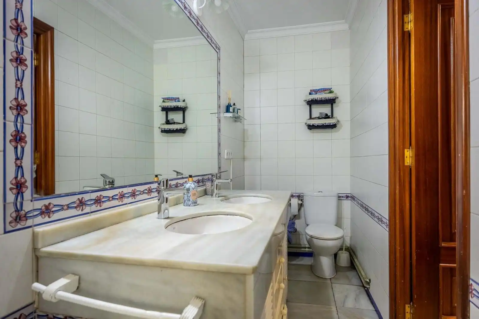 Bany de Casa o xalet en venda en Sevilla amb Aire condicionat, Calefacció i Traster