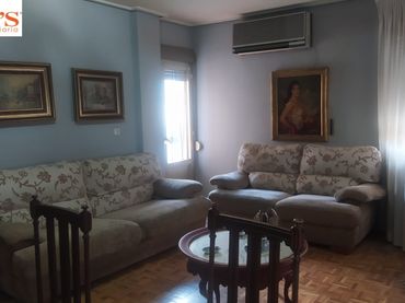 Pis amb balcó en venda a Centro