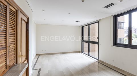 Photo 5 of Flat for rent in Calle de Henri Dunant, Nueva España, Madrid Capital