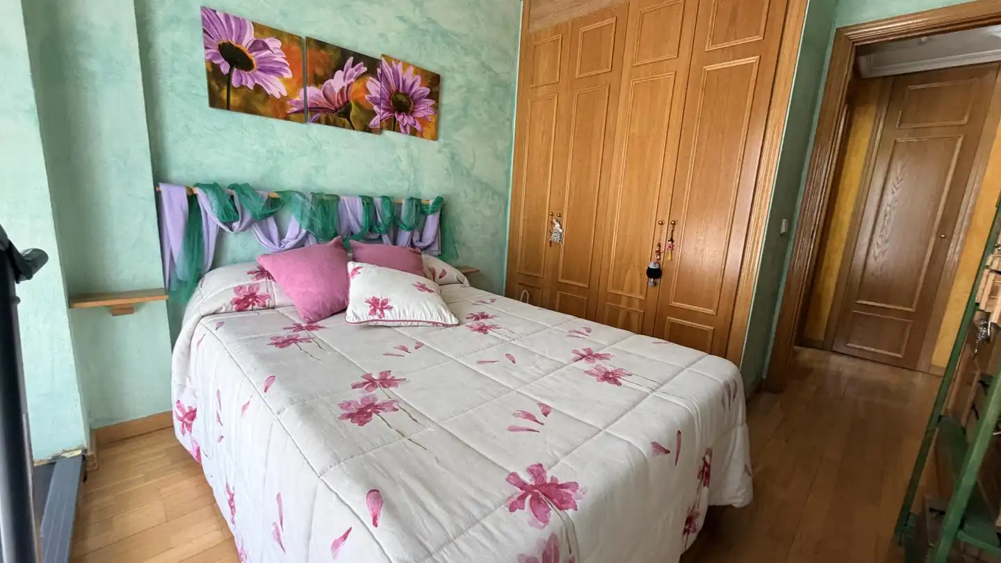 Habitación de Dúplex en venta en Madrid con Aire acondicionado, Calefacción y Parquet