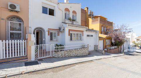 Foto 2 de Casa adosada en venta en Avenida de la Libertad, 6, Huétor Vega, Granada