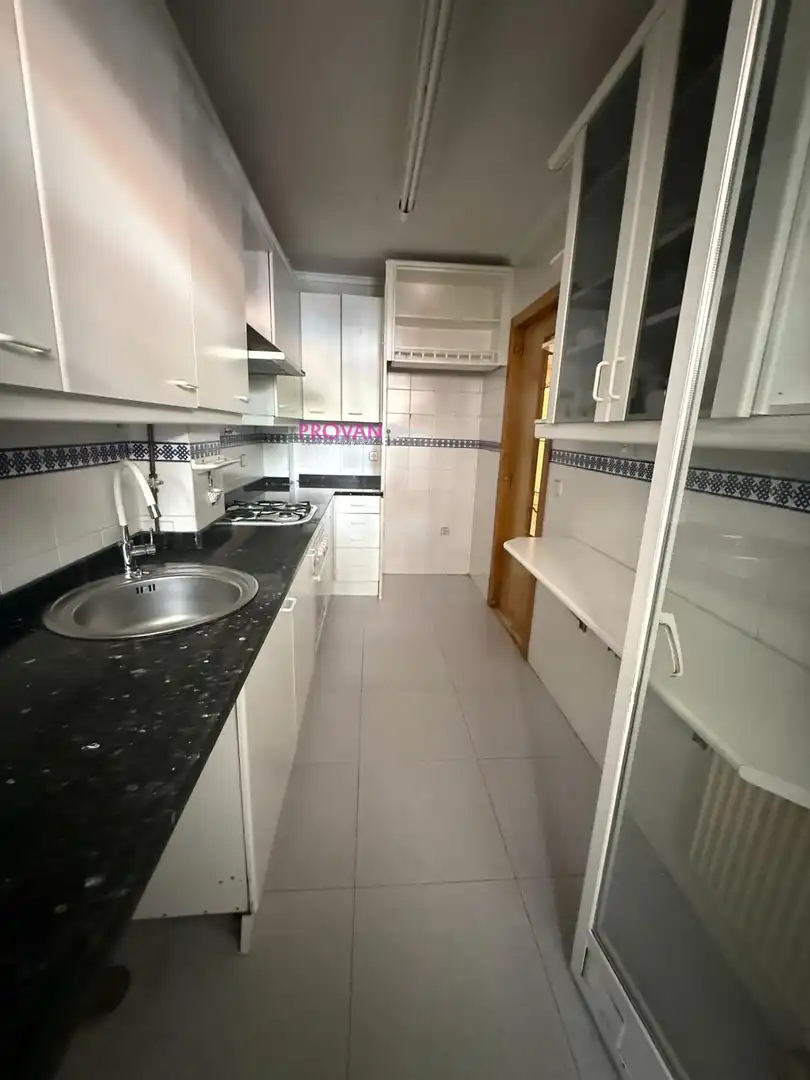 Cuina de Casa adosada en venda en Torrejón de Ardoz amb Aire condicionat, Calefacció i Terrassa