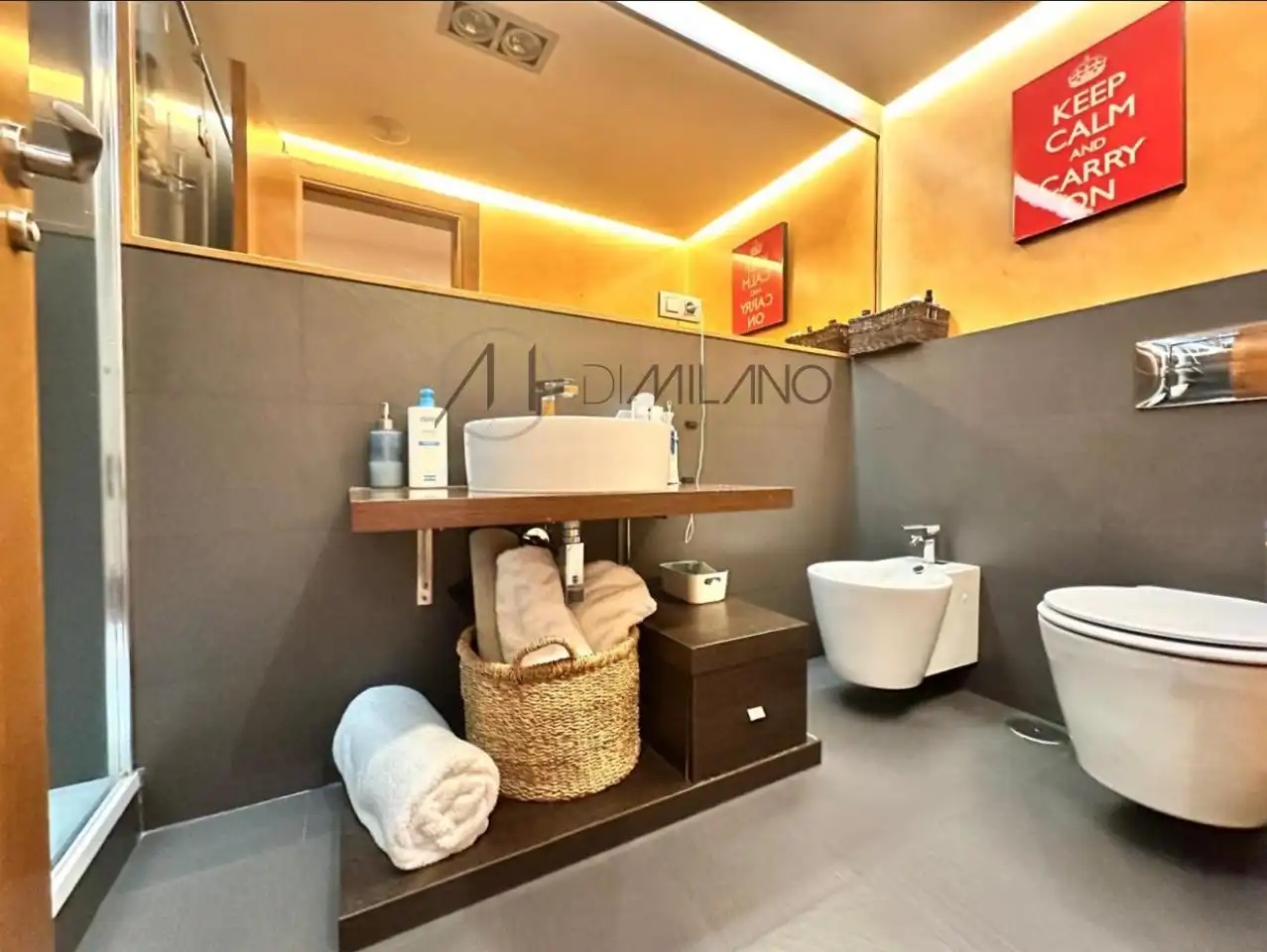 Bathroom of Flat for sale in Vigo   with Heating, Parquet flooring and Storage room