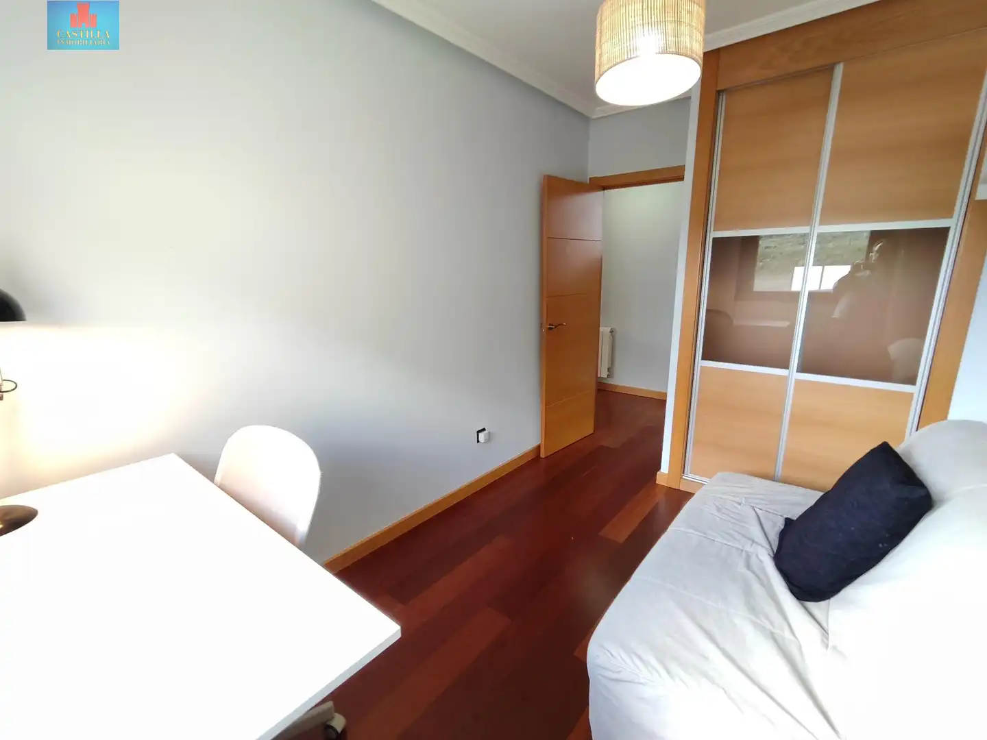 Habitación de Casa adosada en venta en Ávila con Calefacción, Jardín privado y Terraza