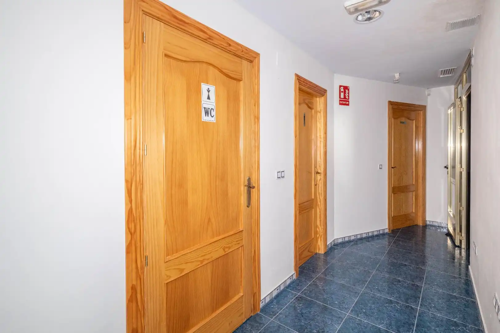 Commercial properties for sale in Las Gabias  with Air Conditioner, Heating and Furnished