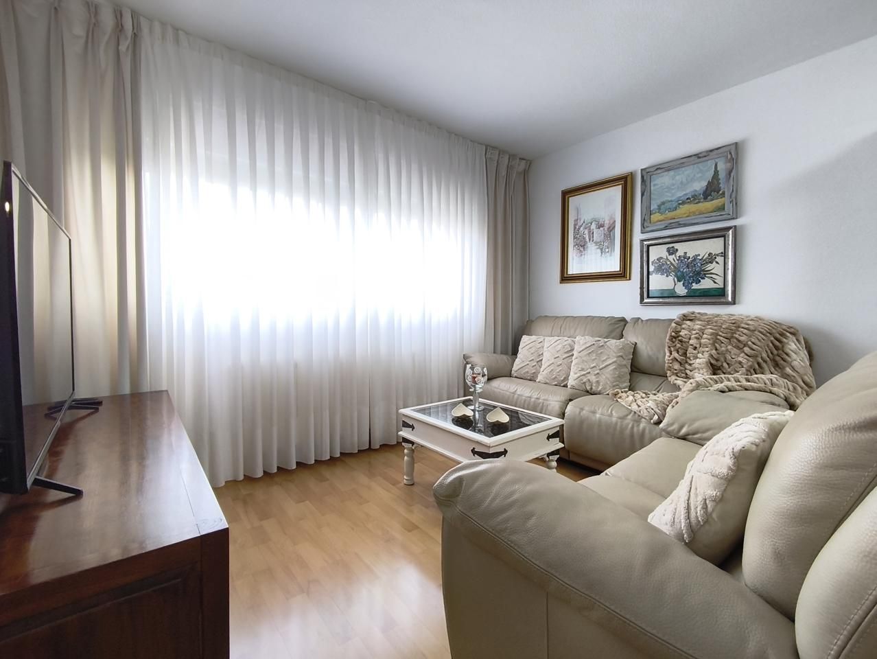 Sala d'estar de Pis en venda en  Madrid Capital amb Calefacció