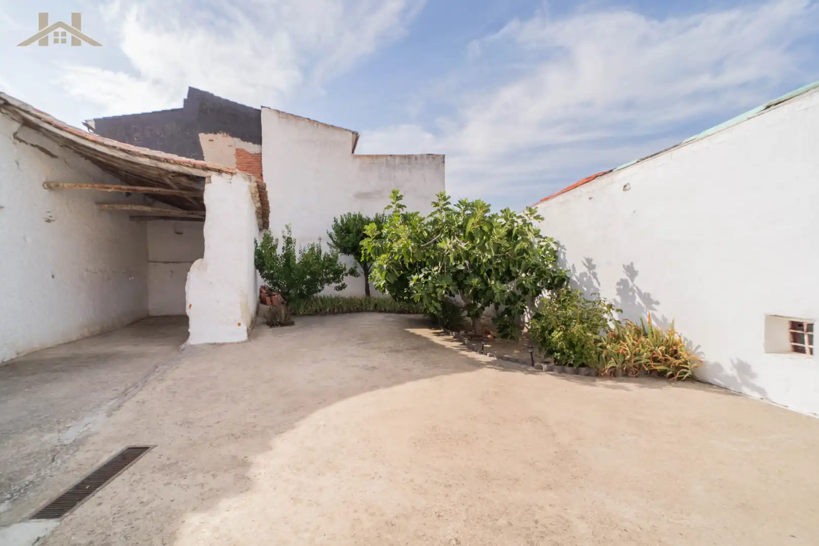 Vista exterior de Casa o xalet en venda en Casarrubios del Monte amb Aire condicionat, Calefacció i Jardí privat