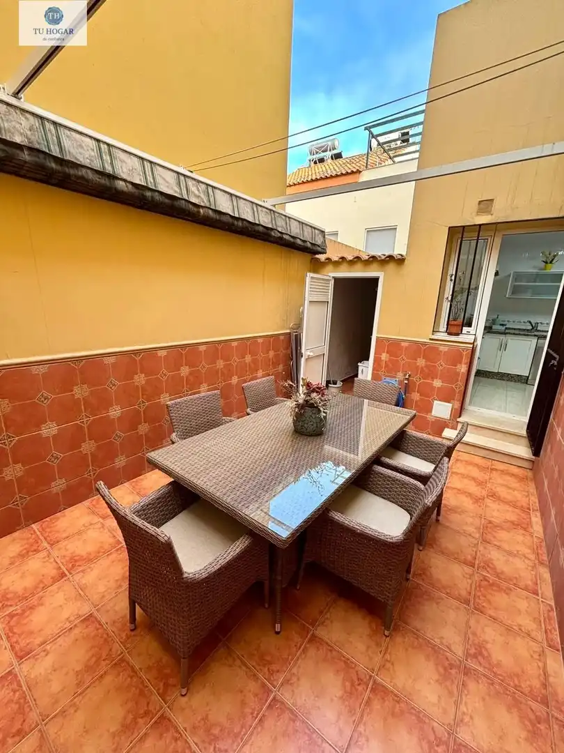 Terraza de Casa adosada de alquiler con opción a compra en Alcalá de Guadaira con Aire acondicionado, Calefacción y Terraza