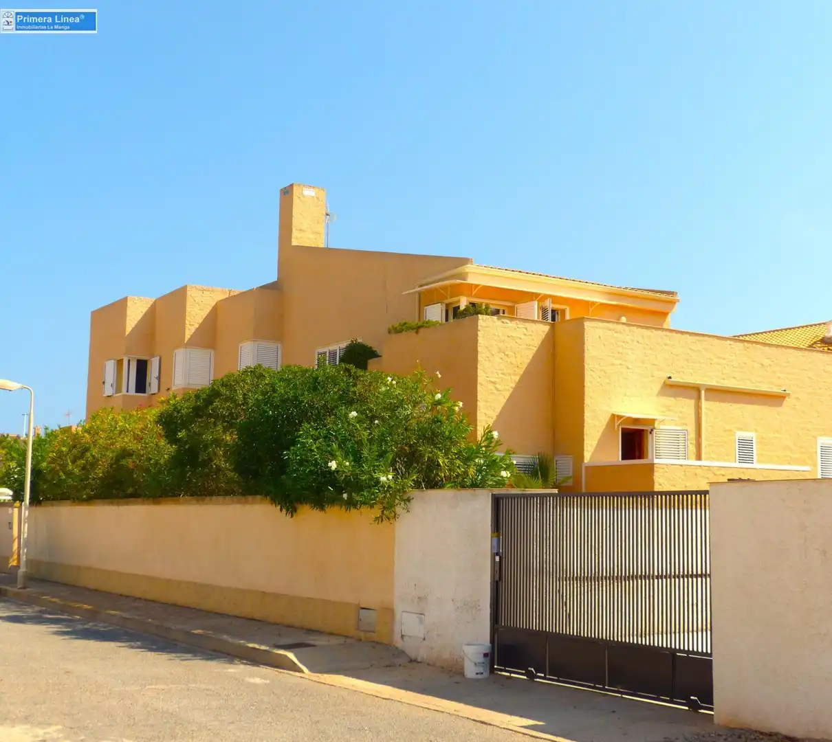Vista exterior de Casa o chalet en venta en La Manga del Mar Menor con Jardín privado, Terraza y Trastero